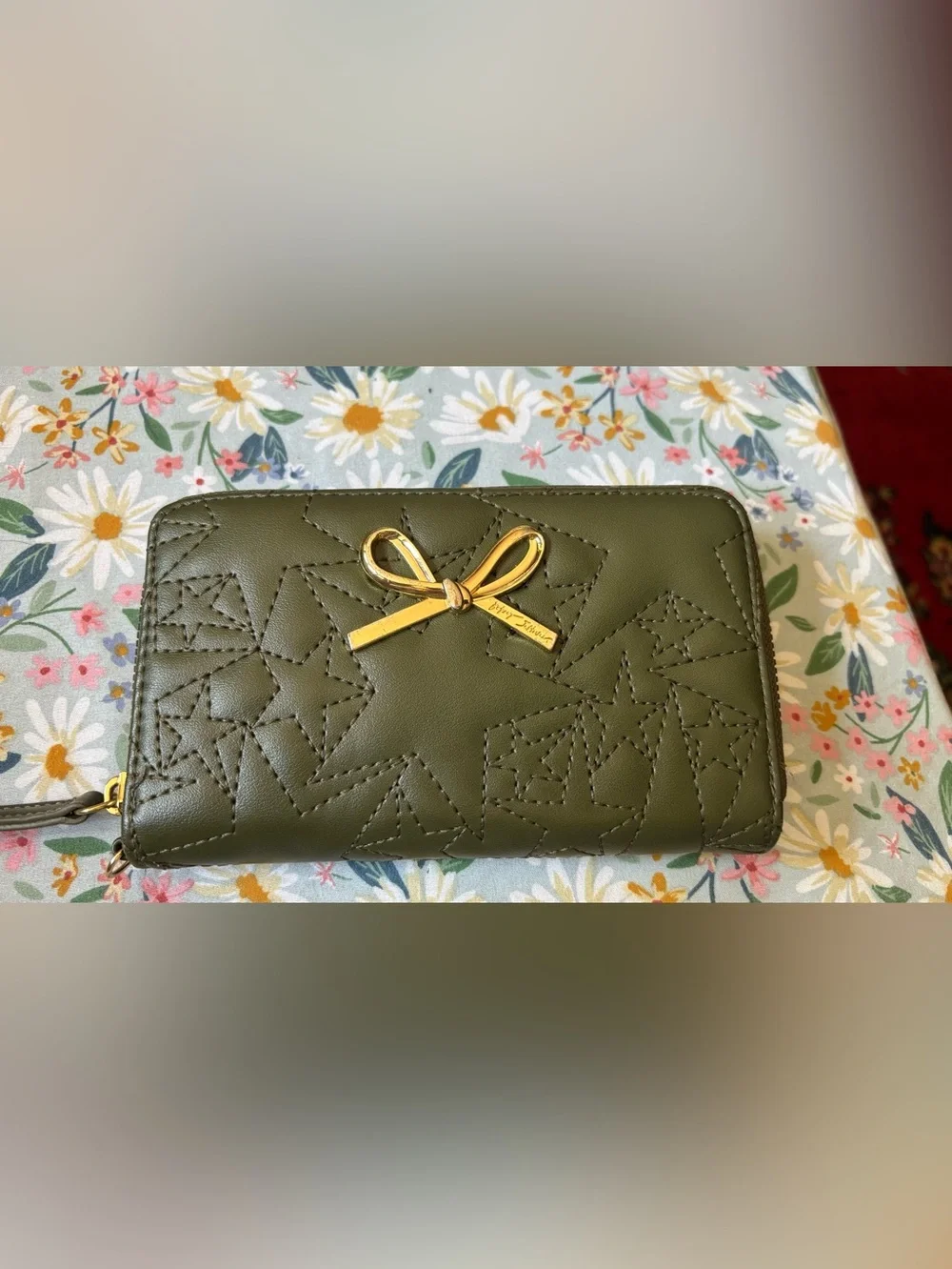 Betsey Johnson Quilted Star Zip wallet